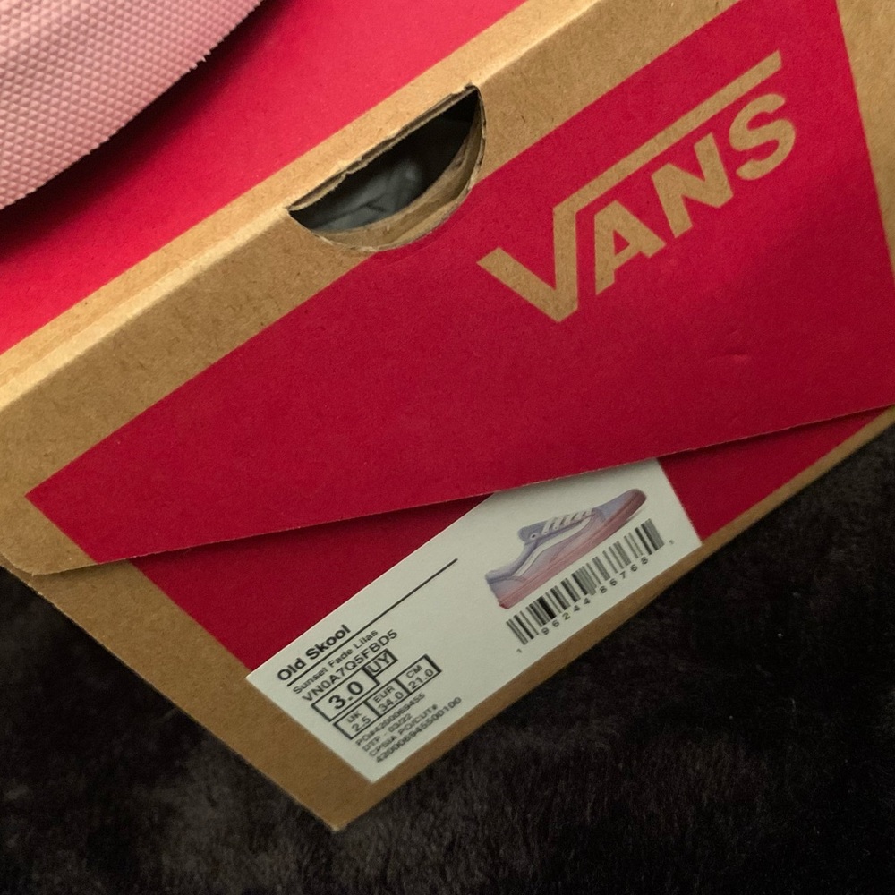 Vans - Picture 5 of 6
